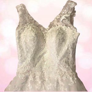 Brand New Size 2 Sleeveless Wedding Dress